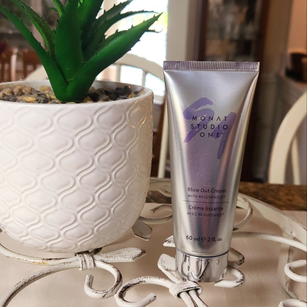 Monat New Studio One Blow Out Cream 2 oz